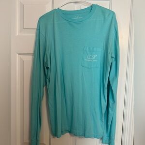 Woman’s light blue vineyard vines long sleeve shirt